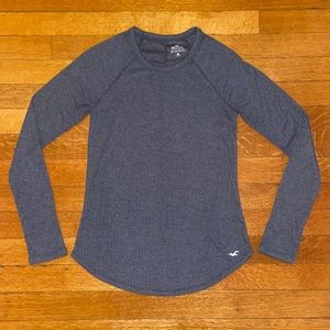 Must-have ribbed Hollister top!